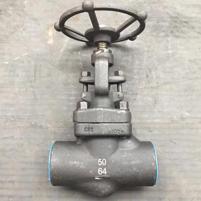 válvula de globo forja PN64 OS&Y con extremo de soldadura de zócalo en pequeño diámetro operada por rueda de mano del proveedor de China